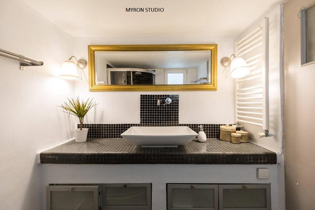 Myron Apartments Athen Eksteriør billede